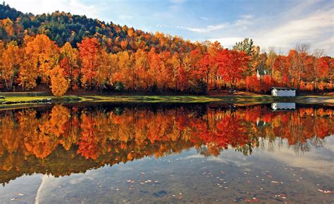 best time to see fall foliage in new england