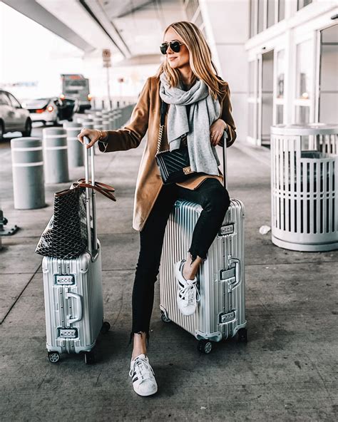 Best Travel Outfits For Long Flights 2023 ⋆