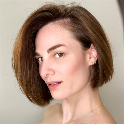 Best Women s Haircuts For Receding Hairline  Tips  Styles  And Care