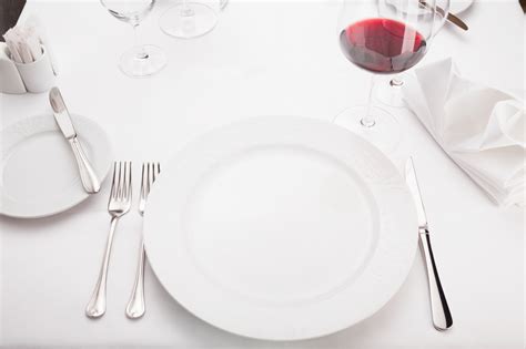 Zu Tisch! Besteck richtig legen und halten