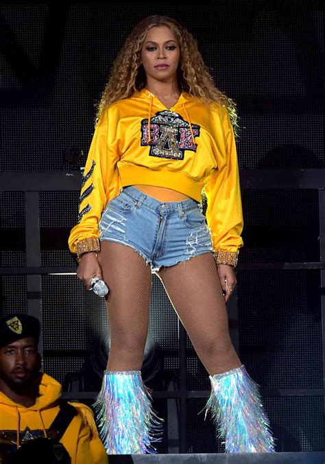 beyonce recent performance outfits