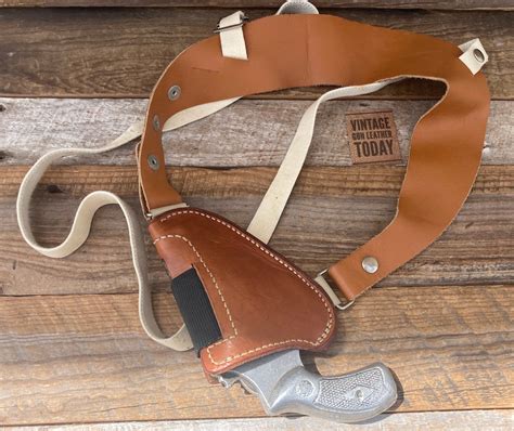 bianchi leather shoulder holster for revolver