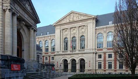 EN IMAGES. Premier étage de la bibliothèque de Sciences Po