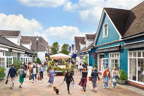 bicester village opening hours