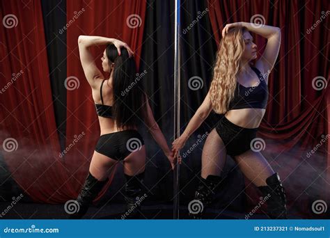 big tit pole dancers