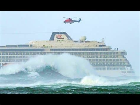 big wave hit cruise ship