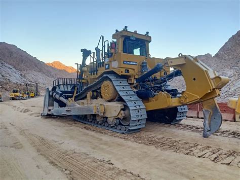biggest dozer caterpillar makes