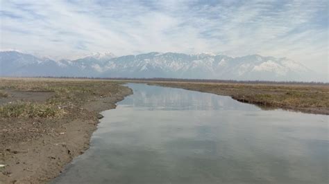 biggest freshwater lake in the asia