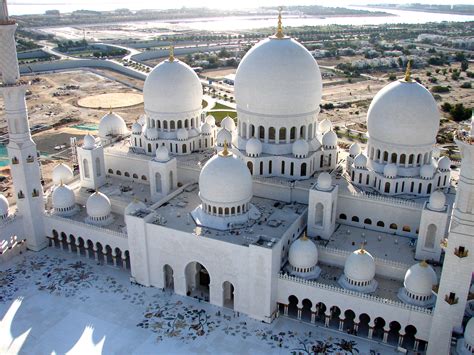 biggest mosque in abu dhabi