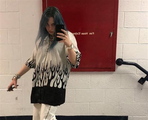 billie eilish height in feet