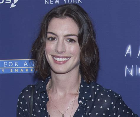 biography of anne hathaway