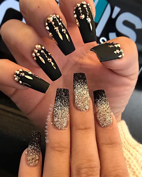 Pin by mileny llerenas on Nails Gold nails, Black nail designs, Gold