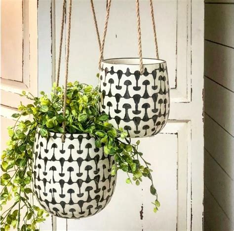 Hang'um Planters Announces the Arrival of Their New 24Â Hanging