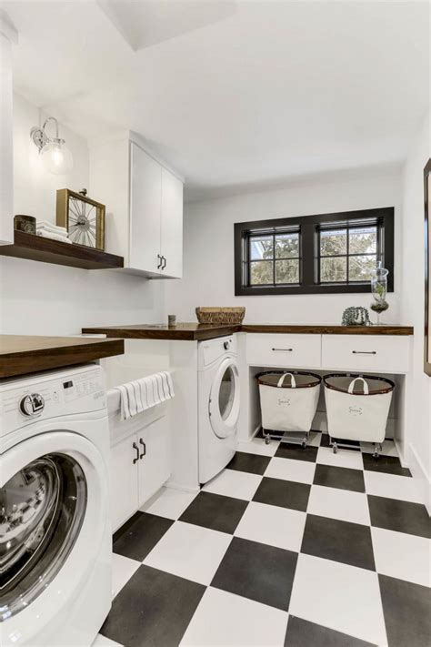 Black and White Laundry Room with Ceramic Tile roomrenovations White laundry rooms, Laundry