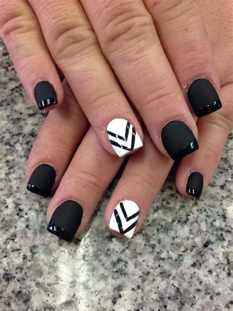 Black and white matte nails 🖤 Matte nagels, Nagels, Zwarte nagels
