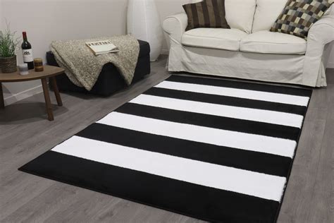 Merek Black and White Striped Shaggy Area Rugs for Living Room Bedroom