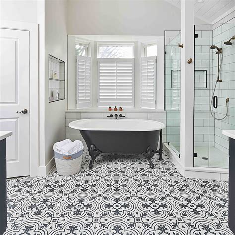 Black And White Tile Ideas For Bathrooms