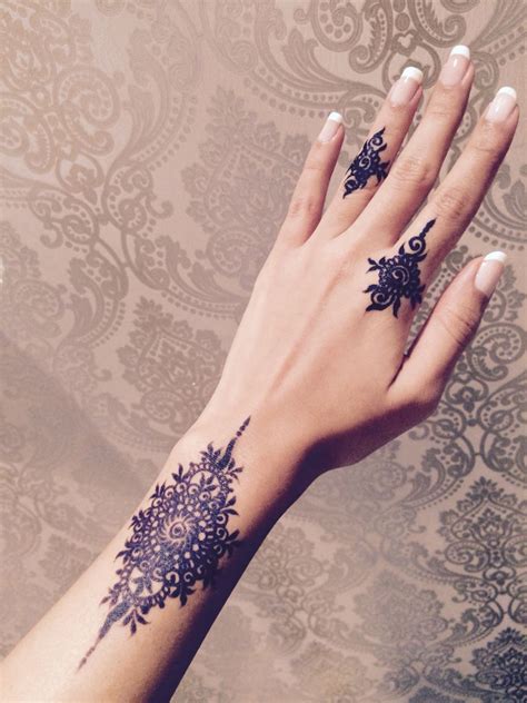 Simple and classy black Henna tattoo designs, Simple