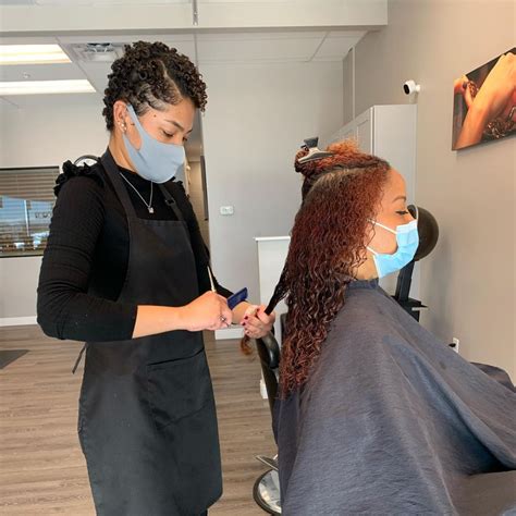 Finding The Right Salon For Natural Hair Care Services