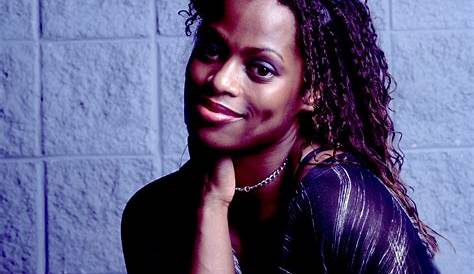 16 Best Black Singers From The 80s - Siachen Studios