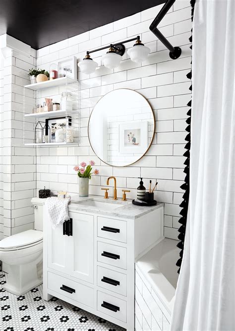 Black and White Bathroom Designs That Show Simple Can Also Be Interesting Decorpion