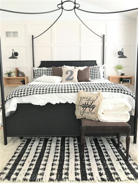 Black and White Buffalo Plaid Bedroom Ideas in Rustic Style