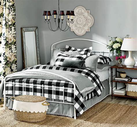 Black and White Buffalo Plaid Bedroom Ideas with Patterned Bedding