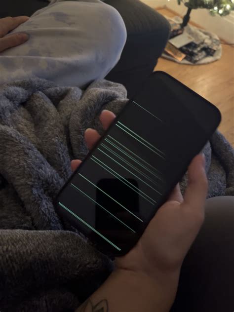 Black And White Lines Down Iphone Screen