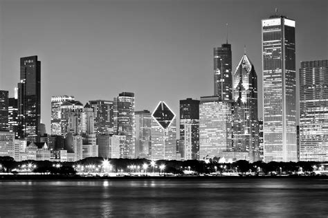 black and white picture of chicago skyline