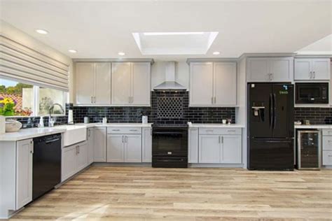 Black Appliance Kitchen Ideas