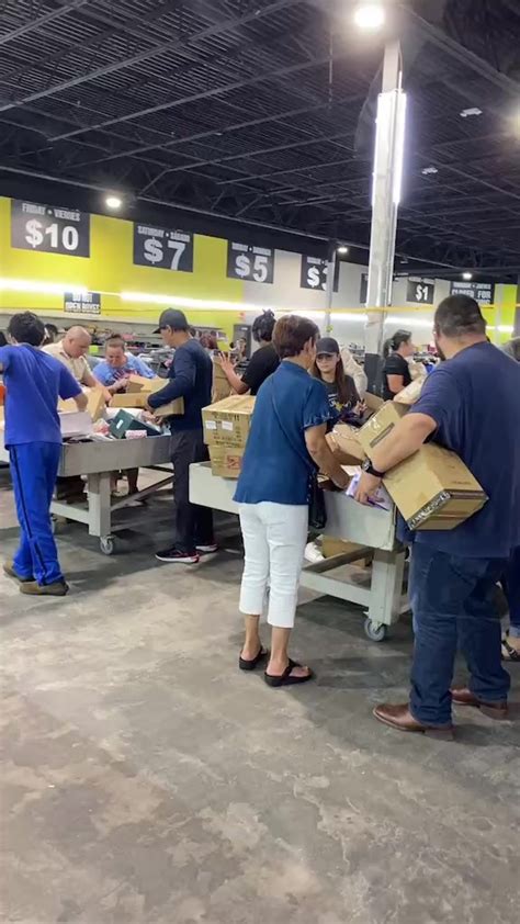 Black Friday Store Willowbrook