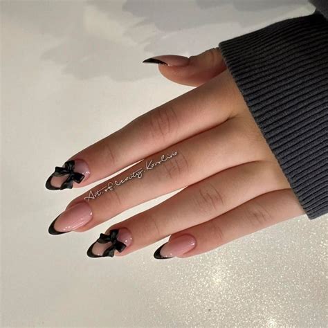 Black Nails With Bows
