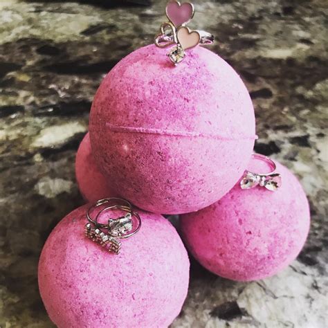 Black Ring Bath Bomb