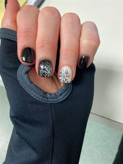 Black Winter Nails Gel