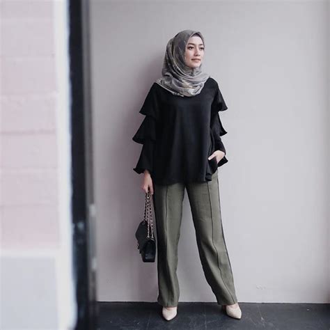 Blouse untuk Interview Kerja dengan Hijab