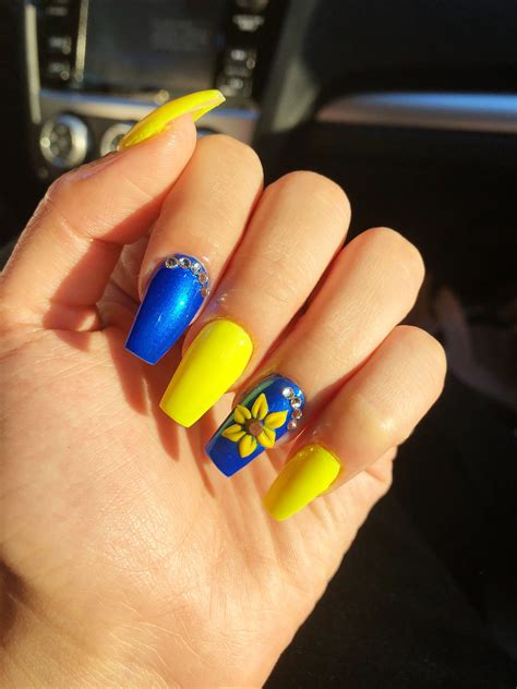 Blue and yellow nail art. San Diego Chargers nail idea. Nail Art