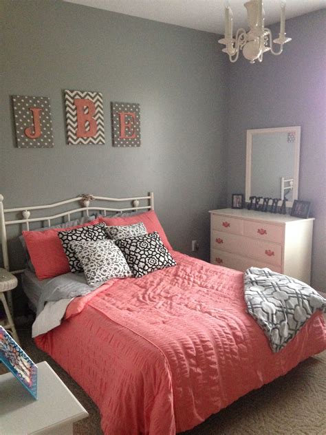 Farrow & Ball "Skylight" FavouriteBedlinen Coral bedroom, Bedroom