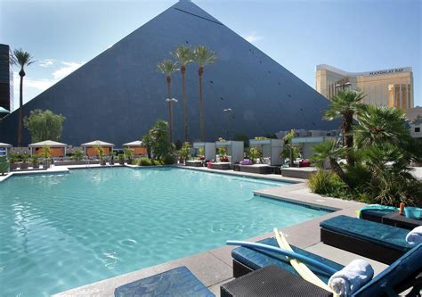 blue hotel and resort luxor