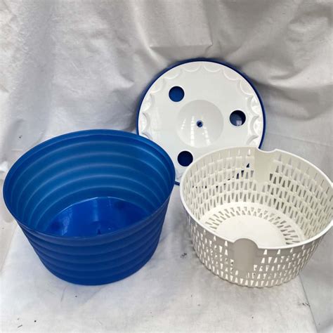 Blue Tupperware Salad Spinner
