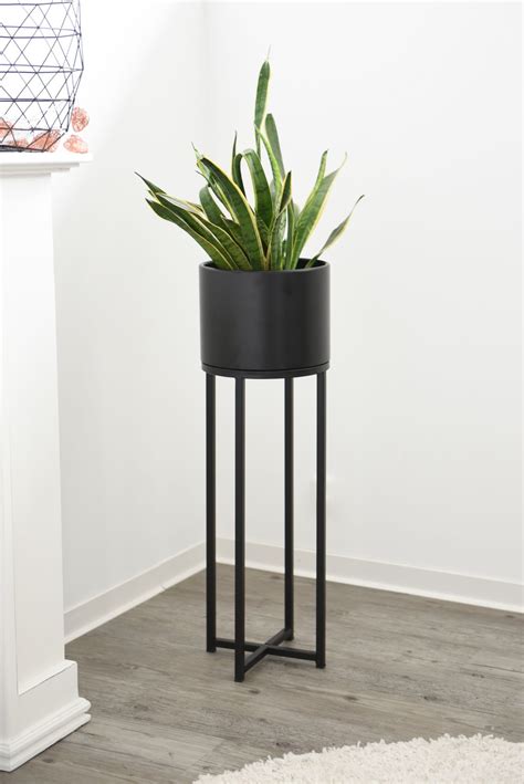 Blumentopf auf Gestell Metall altrosa Ginger deco & more