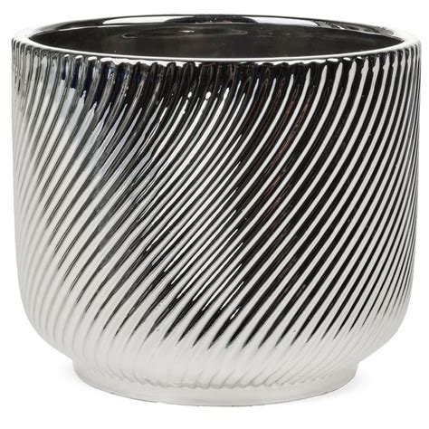 Blumenübertopf In Silber Über Blumen