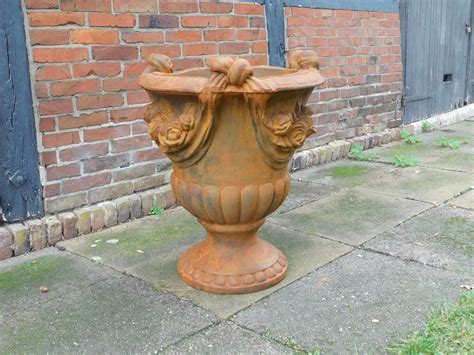 Blumentopf groß 50 cm hoch 70 cm Durchmesse in 91785 Pleinfeld for €5.