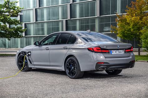 2021 BMW 545e xDrive PHEV gallery