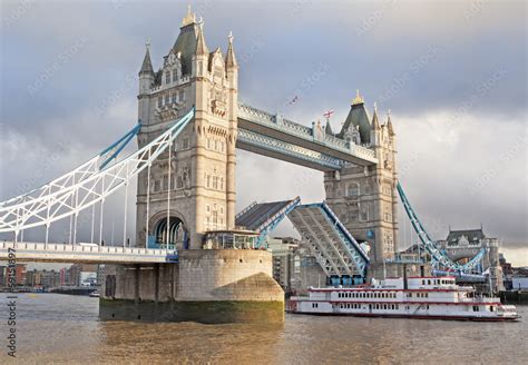 boat london bridge to 02