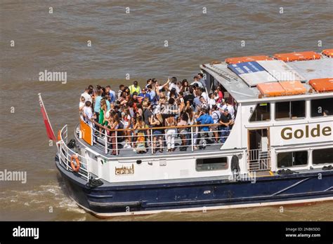 boat tour crowd