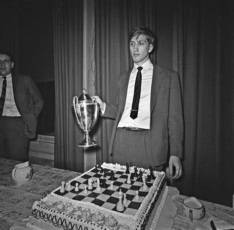 bobby fischer playing chess