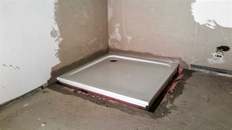 Bodengleiche Dusche in Betonoptik rustikale Badezimmer von Banovo GmbH
