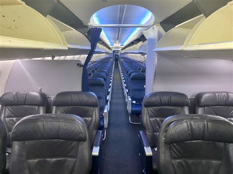 boeing 737-900 first class seats recline