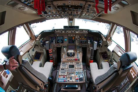 boeing 747 dreamliner cockpit