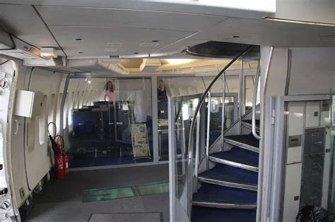 boeing 747-100 interior